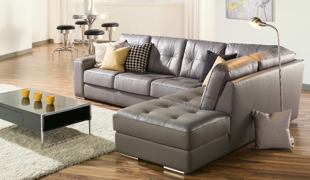 Как разместить угловой диван в маленькой комнате – по центру или в углу